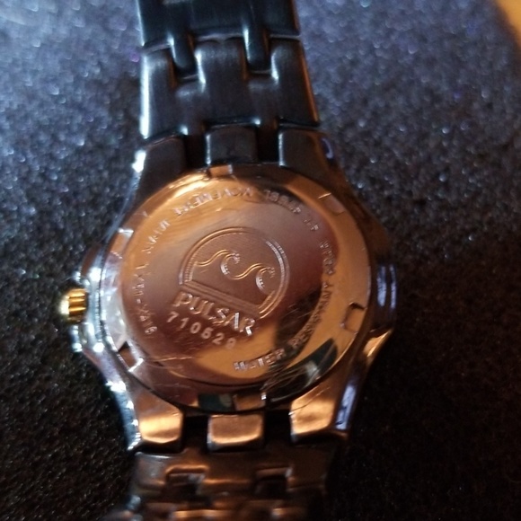 Ladies PULSAR watch - Picture 4 of 5